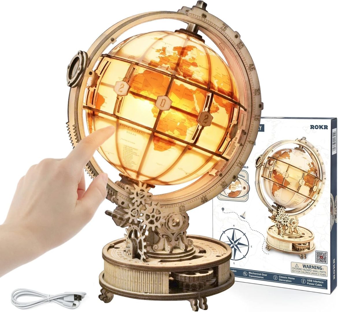 Ce globe lumineux en bois va transformer vos soirées en véritables voyages 🌍✨